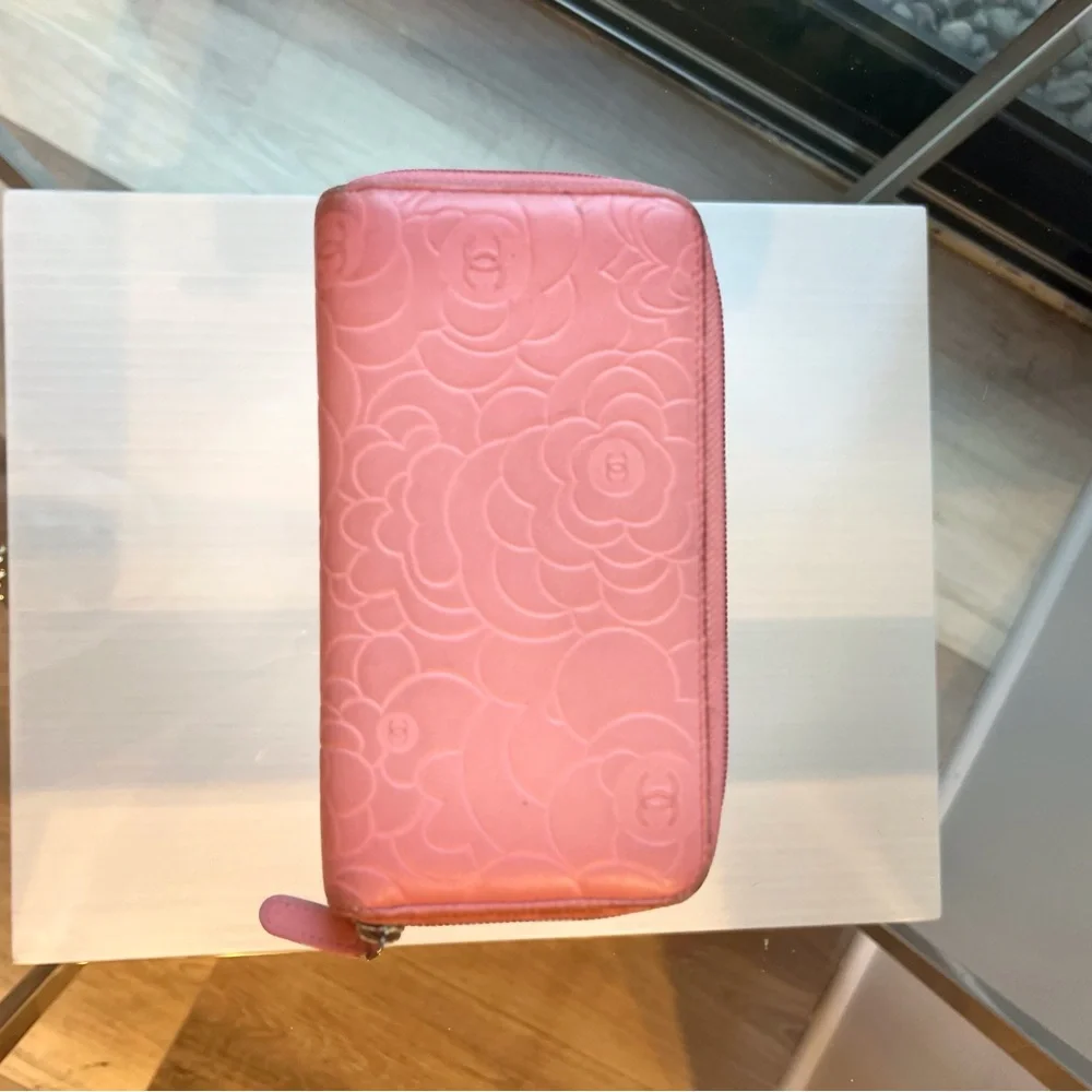 Chanel Pink Quilted Wallet with Signature CC Logo - Picture 6 of 6
